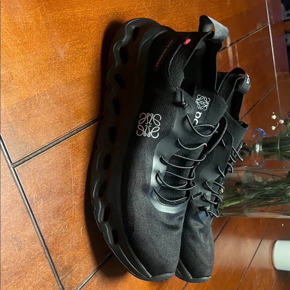 Cloudtilt LOEWE Men's Sleek Black Athletic Shoes